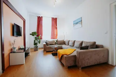 TV/Unterhaltungsangebot in der Unterkunft Große Altbauwohnung in Boppard für 7 Gäste
