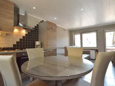 Küche/Küchenzeile in der Unterkunft Apartment in Zell near Mosel River & Vineyards