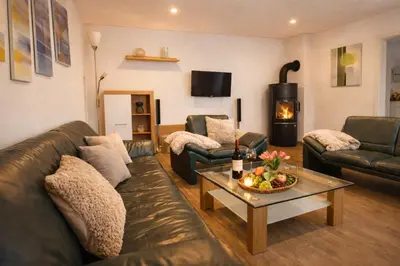 Ein Sitzbereich in der Unterkunft Ferienhaus Loreleyresidenz Kestert