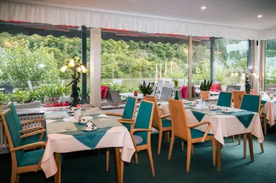 Ein Restaurant oder anderes Speiselokal in der Unterkunft Hotel Bisenius