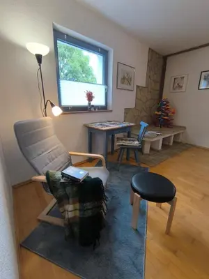 Ein Sitzbereich in der Unterkunft Ferienwohnung Vulkanblick -Dein Ruheplatz mitten im Vulkanland