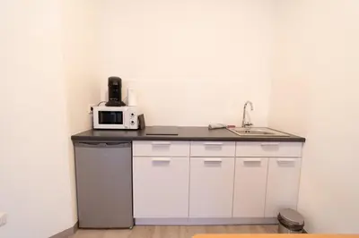 Küche/Küchenzeile in der Unterkunft Modernes Studio Koblenz mit Küche, WLAN & Gemeinschaftsbad