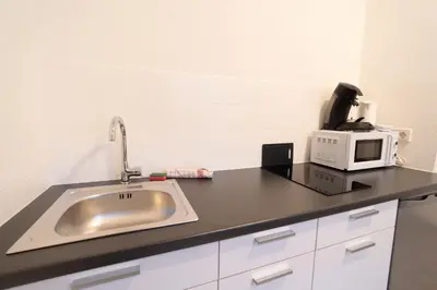 Küche/Küchenzeile in der Unterkunft Modernes Studio Koblenz mit Küche, WLAN & Gemeinschaftsbad