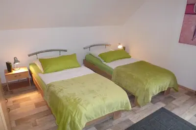 Ein Bett oder Betten in einem Zimmer der Unterkunft Ferienwohnung Uni Koblenz