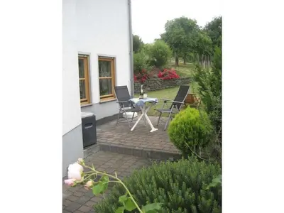 Ein Garten an der Unterkunft One-bedroom apartment