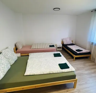 Ein Bett oder Betten in einem Zimmer der Unterkunft Family & Friends Residence