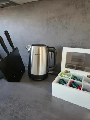Kaffee-/Teezubehör in der Unterkunft Sanierte Altbauwohnung mit Arbeitszimmer & Parkplatz am Rhein