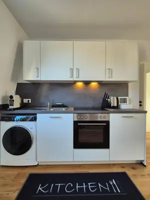 Küche/Küchenzeile in der Unterkunft Sanierte Altbauwohnung mit Arbeitszimmer & Parkplatz am Rhein