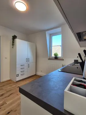 Küche/Küchenzeile in der Unterkunft Sanierte Altbauwohnung mit Arbeitszimmer & Parkplatz am Rhein