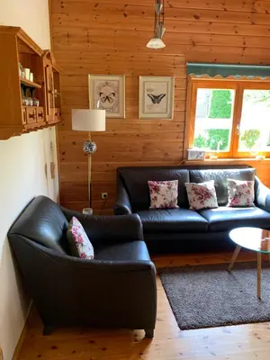Ein Sitzbereich in der Unterkunft Ferienhaus Vulkaneifel Bei Hepp