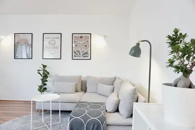 Ein Sitzbereich in der Unterkunft NEU Gemütliche Wohnung für max 5 Personen mit Balkon nähe Mosel mit Blick auf die Weinberge
