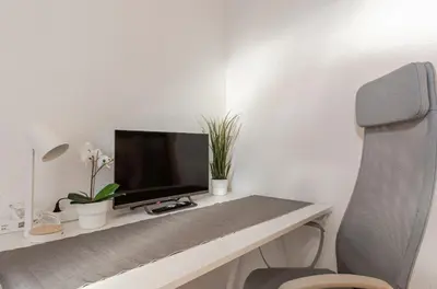 TV/Unterhaltungsangebot in der Unterkunft Zimmer direkt an dem Rheinsteig neben der WHU mitten im Zentrum von Vallendar