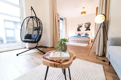 Ein Bett oder Betten in einem Zimmer der Unterkunft SALUS Living - Loft-Infrarotsauna-ruhiger Innenhof-Innenstadt