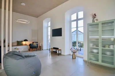 TV/Unterhaltungsangebot in der Unterkunft Wohnen im Klassenzimmer einer Alten Schule