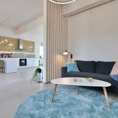 Alte Schule mit moderner Wohnung - Die Lesestube