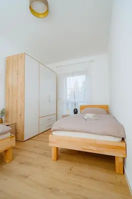 Ein Bett oder Betten in einem Zimmer der Unterkunft Schöne, zentral gelegene &renovierte Wohnung in NR