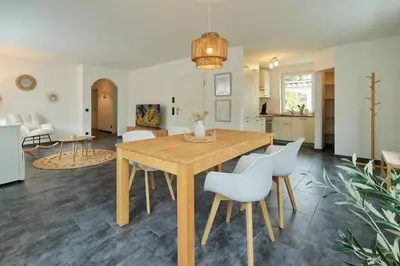 Küche/Küchenzeile in der Unterkunft DTV-zertifiziertes 5-Sterne-Ferienhaus an der Mosel mit Garten, Weinbergblick & Privatparkplatz - BG Living & Hosting