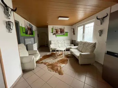 Ein Sitzbereich in der Unterkunft Gusenburg K 23 bis 10 Personen Monteur Wohnung