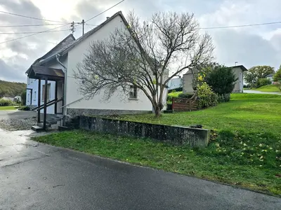 Ein Garten an der Unterkunft Ferienhäuschen in Dickesbach