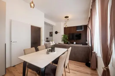 Ein Sitzbereich in der Unterkunft STAYDIA Zentrales Apartment nahe Münzplatz