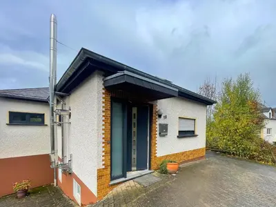 Das Gebäude in dem sich das Ferienhaus befindet