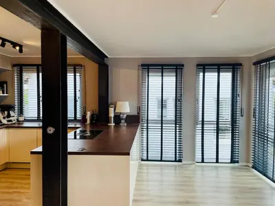 Küche/Küchenzeile in der Unterkunft Große Doppelhaushälfte mit Sauna, Pool & Garten