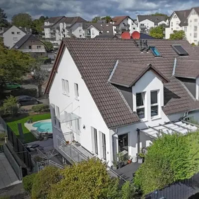 Das Gebäude in dem sich das Ferienhaus befindet
