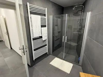 Ein Badezimmer in der Unterkunft R&A Appartments