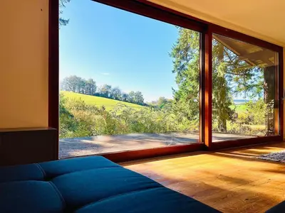 Ein Sitzbereich in der Unterkunft Waldhütte mit Weitblick