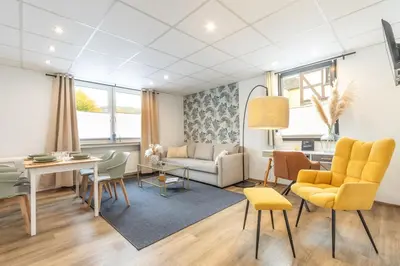 Ein Sitzbereich in der Unterkunft Moderne Traumwohnung direkt an der Mosel in Cochem