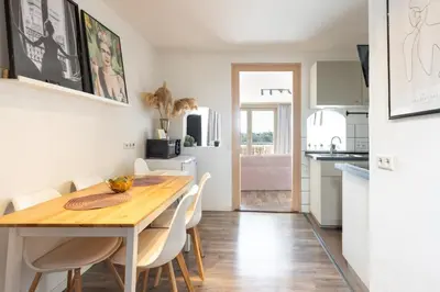 Küche/Küchenzeile in der Unterkunft Wunderschöne Ferienwohnung direkt am Rhein