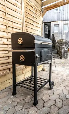 Ein für Gäste verfügbarer Grill in der Villa
