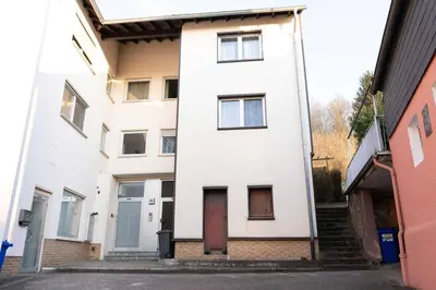 Das Gebäude in dem sich die Ferienwohnung befindet