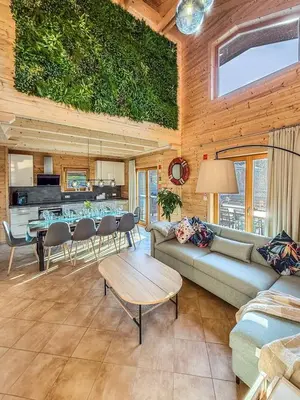 Ein Sitzbereich in der Unterkunft Wellness-Chalet am Badesee für bis zu 10 Personen