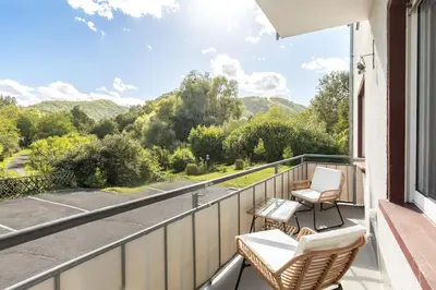 Ein allgemeiner Bergblick oder ein Berglick von der Ferienwohnung aus