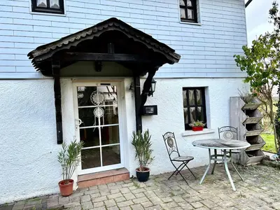 Das Gebäude in dem sich das Ferienhaus befindet