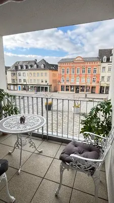 Ein Balkon oder eine Terrasse in der Unterkunft Full City Apartment