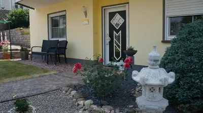 Ein Garten an der Unterkunft Ferienwohnung Hunsrücknest