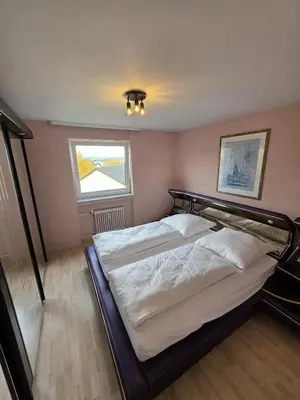 Ein Bett oder Betten in einem Zimmer der Unterkunft Cozy city apartment Neuwied