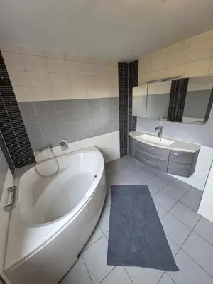 Ein Badezimmer in der Unterkunft Cozy city apartment Neuwied