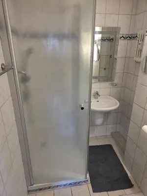 Ein Badezimmer in der Unterkunft Cozy city apartment Neuwied