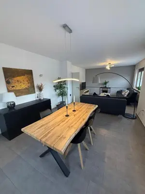 Ein Sitzbereich in der Unterkunft Apartment 61 - Ideal für Geschäfts- & Urlaubsreisen 90 m2