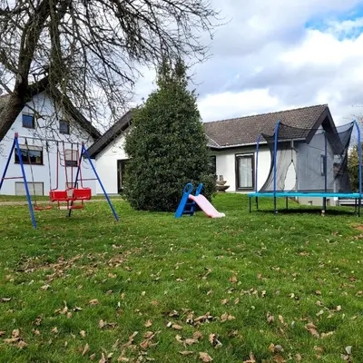 Ein Kinderspielbereich in der Unterkunft Familiennest-Eifel