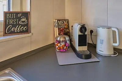Kaffee-/Teezubehör in der Unterkunft Abbey View Suites