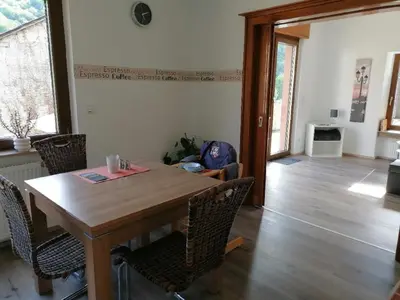 Ein Sitzbereich in der Unterkunft Ferienwohnungen Felten in Minheim