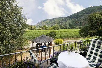 Ein allgemeiner Bergblick oder ein Berglick von der Ferienwohnung aus
