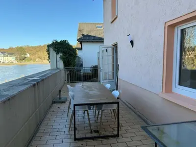 Ein Balkon oder eine Terrasse in der Unterkunft Holiday home on the banks of the Moselle
