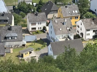 Das Gebäude in dem sich das Ferienhaus befindet