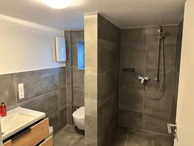 Ein Badezimmer in der Unterkunft Moderne 80qm mit Terrasse, Wlan und Parkplatz - Nähe Nürburgring