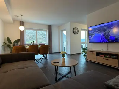 TV/Unterhaltungsangebot in der Unterkunft FeWoMo Panorama Loft, Mosel Promenade Cochem ,Moselblick, Burgblick, barrierefrei, bis 6 Personen